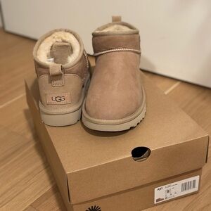 BRAND NEW low cut UGGS